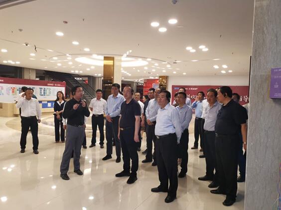 滁州市“三看三比”檢查組蒞臨定遠(yuǎn)紅星美凱龍商場(chǎng)觀摩項(xiàng)目工作