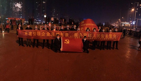 “黨建引領(lǐng)企業(yè)品牌形象，服務(wù)霍邱人民安家置業(yè)”霍邱項目黨支部開展春節(jié)送春聯(lián)禮包活動