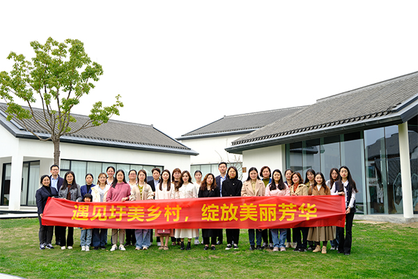 地產集團各級工會組織開展慶?！叭恕眿D女節系列活動